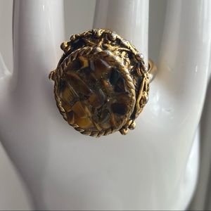 Vintage gold tone tiger eye chipped stone chunky women ring.size 6. Used.